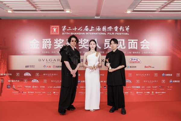 白玉兰奖背后的粉丝经济学：从宋佳靳东获奖到刘亦菲张若昀意难平