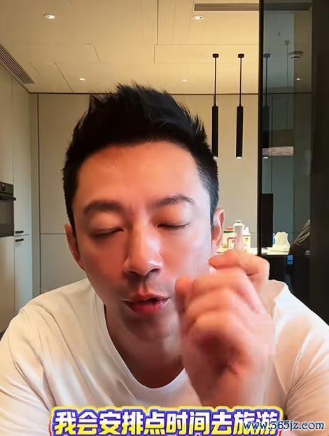 汪小菲携子女广州游玩，男儿身高引暄和，家庭互动显温馨