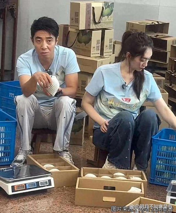 49岁撒贝宁与李小冉同框引热议，一东说念主似大叔一东说念主如青娥，岁月何偏