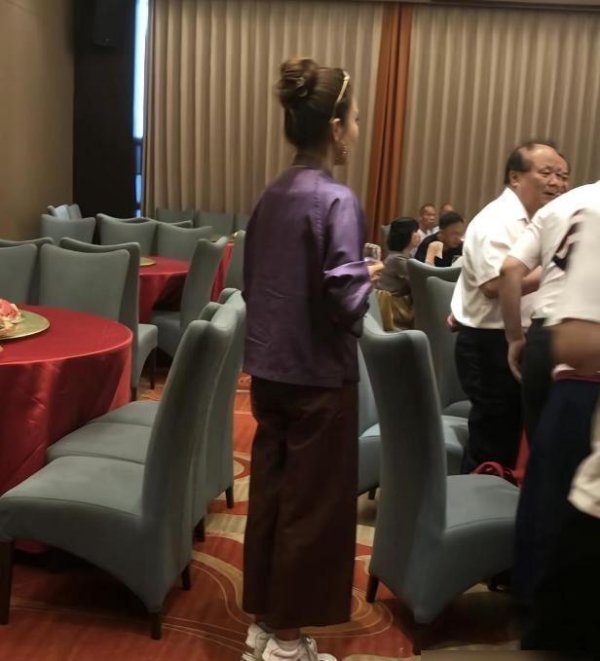 朱迅素颜现身诞辰宴，主捏东说念主良伴的真实生存比电视剧还精彩