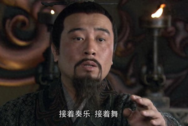 3岁丧父，喝姐姐奶水长大的于和伟，功成名就后为8个哥姐买房答谢